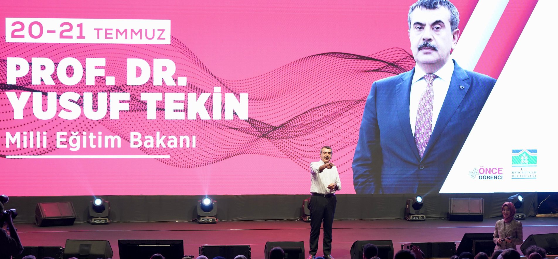 BAKAN TEKİN, TERCİH DESTEK PROGRAMINDA GENÇLERLE BULUŞTU